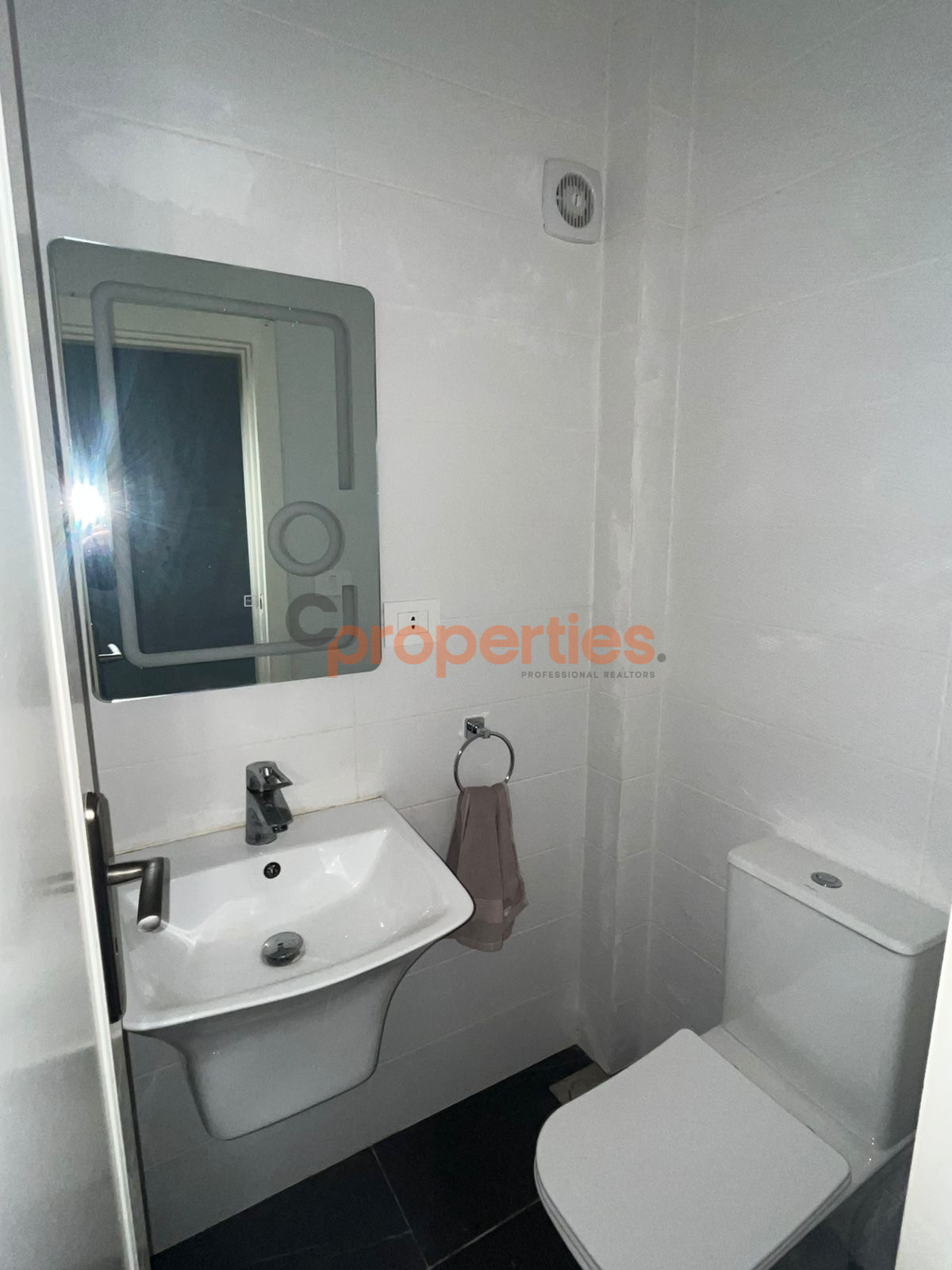 adaf559c-76f9-49bd-8f34-9c30124fad26